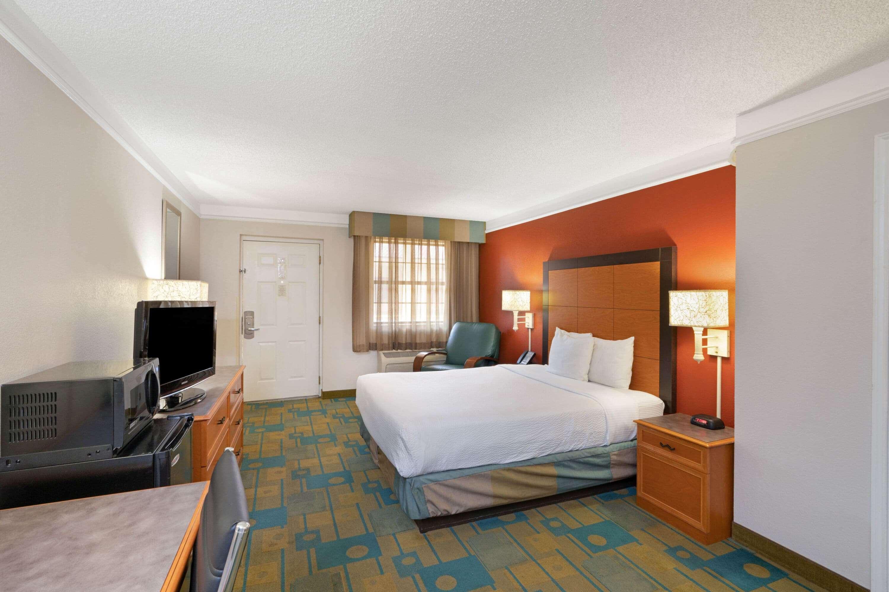 La Quinta Inn By Wyndham Phoenix Sky Harbor Airport Tempe Exterior foto