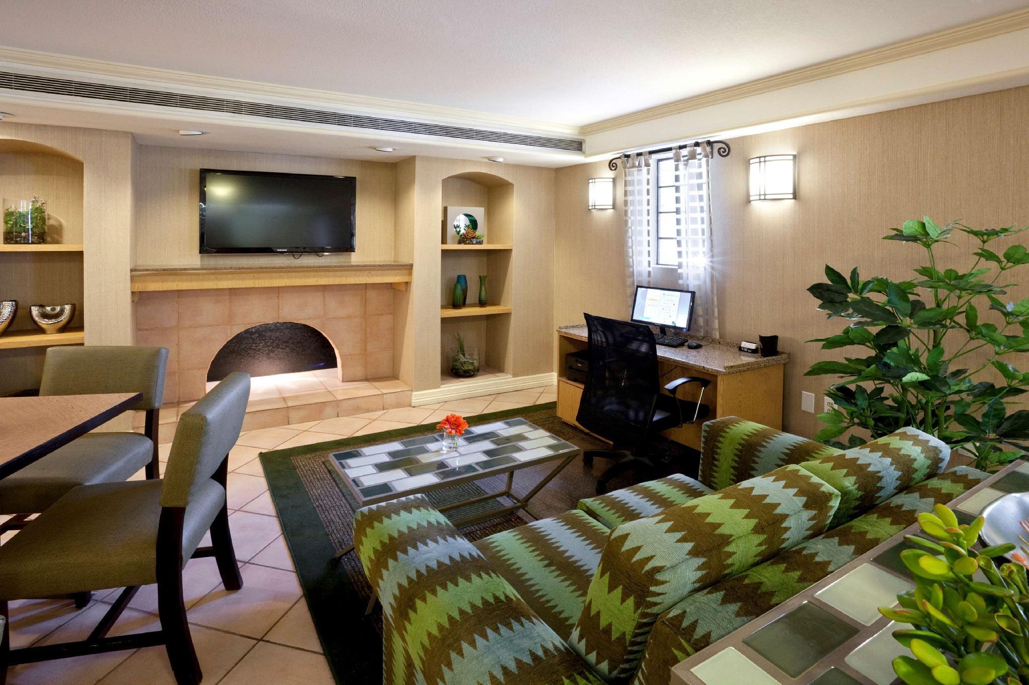 La Quinta Inn By Wyndham Phoenix Sky Harbor Airport Tempe Exterior foto