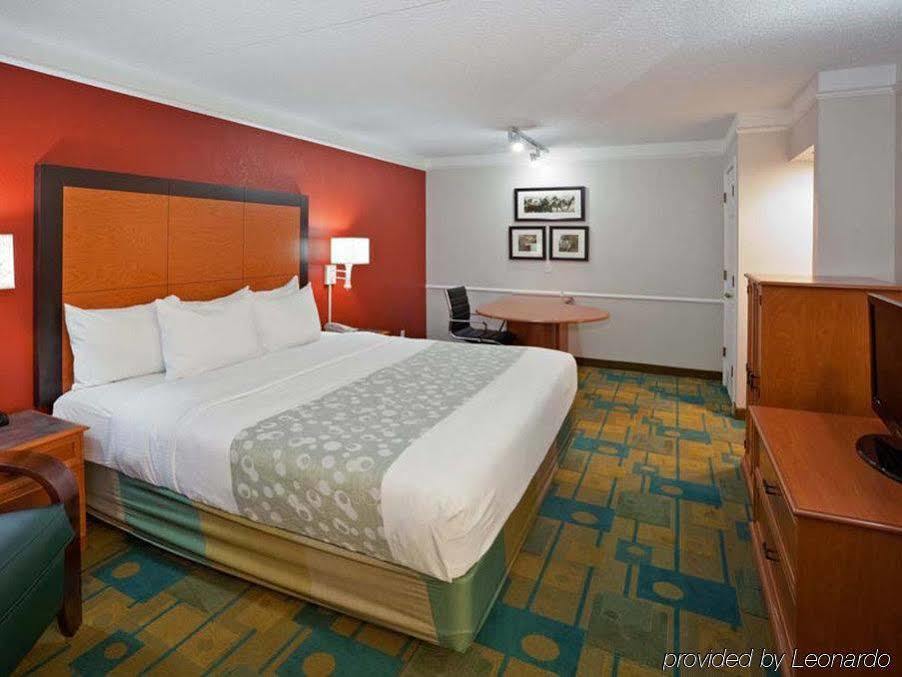 La Quinta Inn By Wyndham Phoenix Sky Harbor Airport Tempe Exterior foto